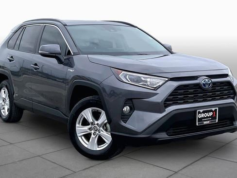 Used 2021 Toyota RAV4 XLE w/ Convenience Package AWD/4WD image 3