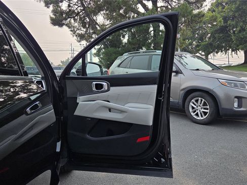 Certified 2023 Kia Sorento SX Prestige w/ Panoramic Sunroof Package AWD/4WD image 34