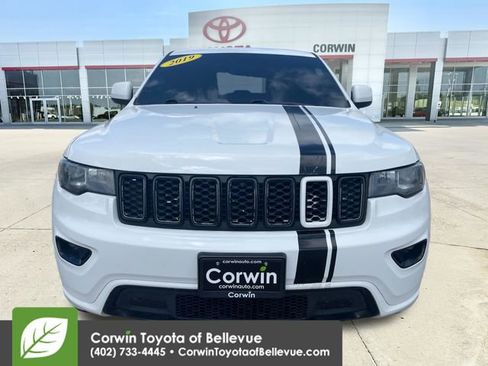 Used 2019 Jeep Grand Cherokee Altitude AWD/4WD image 8
