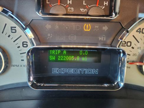 Used 2010 Ford Expedition Limited image 40