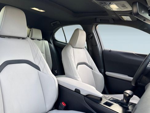 Used 2024 Lexus UX 250h FWD image 30