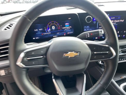 Used 2025 Chevrolet Traverse LT image 20