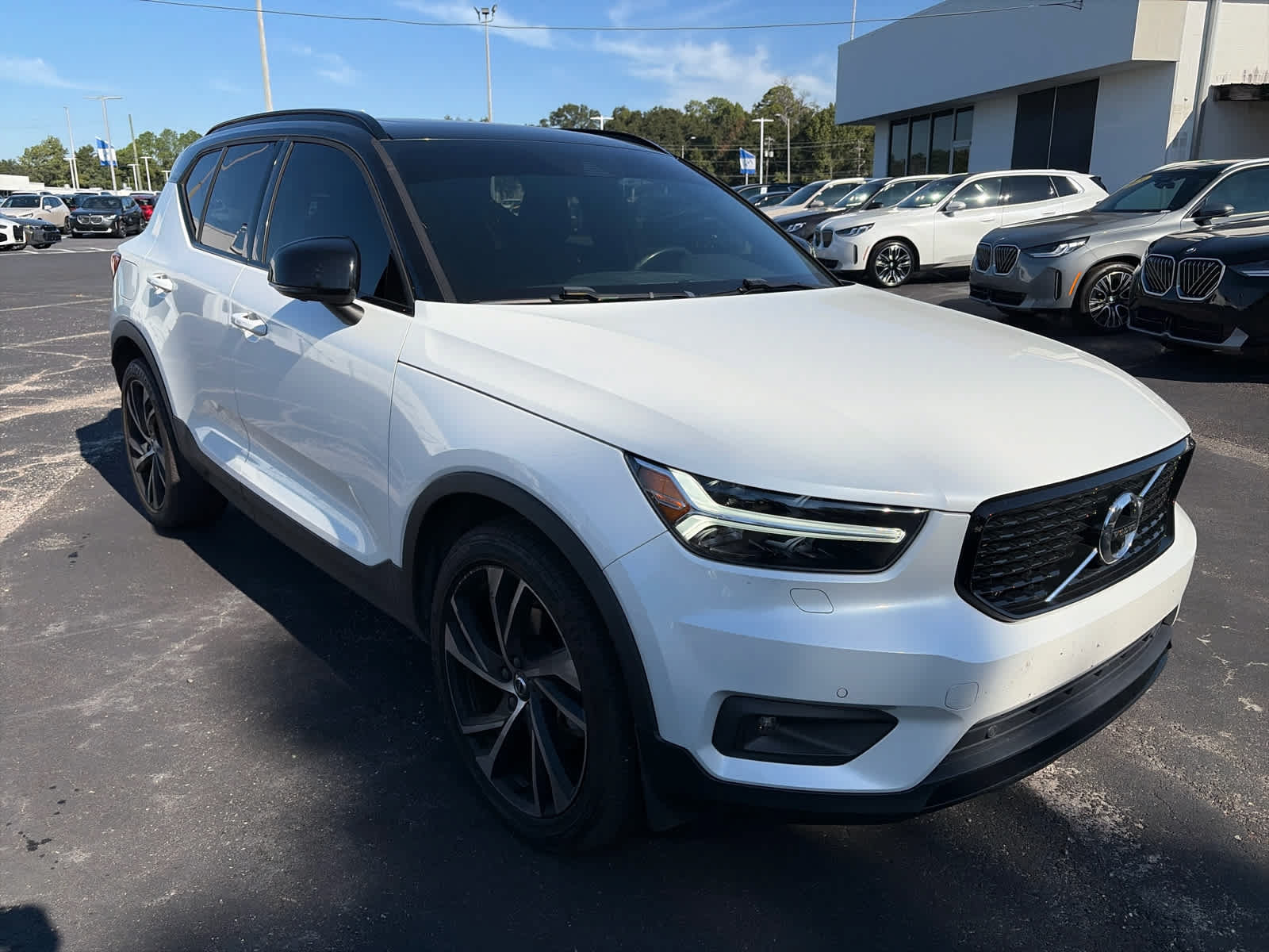 Used 2020 Volvo XC40 T5 R-Design AWD/4WD image 3