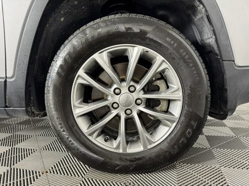 Used 2017 Jeep Cherokee Sport AWD/4WD image 40