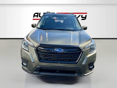 Used 2023 Subaru Forester Premium image 2