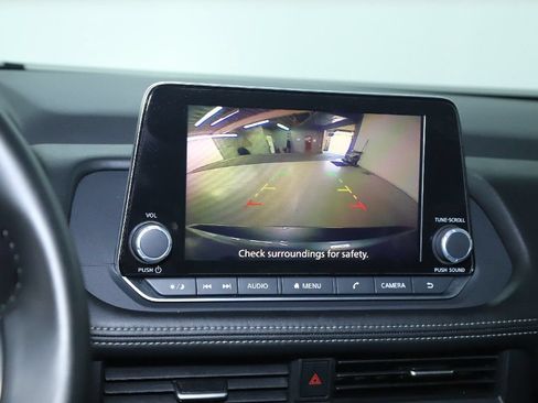 Certified 2025 Nissan Rogue SV FWD image 27