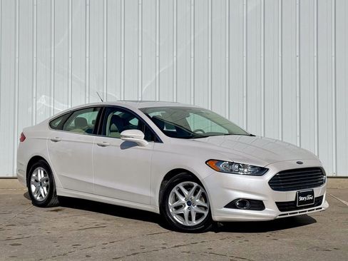 Used 2016 Ford Fusion SE w/ Equipment Group 202A image 7