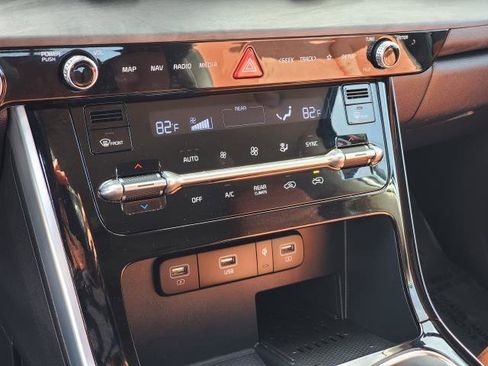 Used 2023 Kia Carnival SX image 17