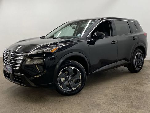 Used 2025 Nissan Rogue SV image 1