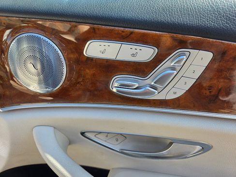 Used 2017 Mercedes-Benz E 300 4MATIC image 39
