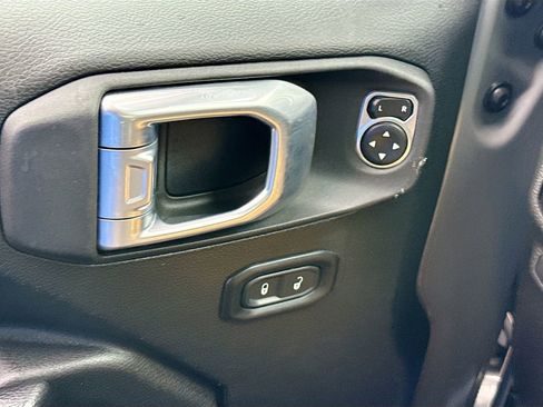 Used 2021 Jeep Wrangler Unlimited Rubicon 4xe w/ Cold Weather Group AWD/4WD image 19