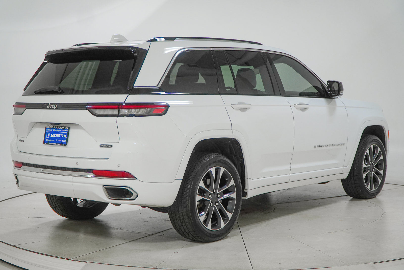 Used 2022 Jeep Grand Cherokee Overland AWD/4WD image 10