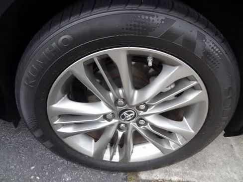 Used 2017 Toyota Camry SE w/ Protection Package (Q2) FWD image 15