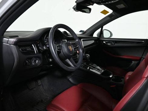 Used 2023 Porsche Macan AWD/4WD image 4