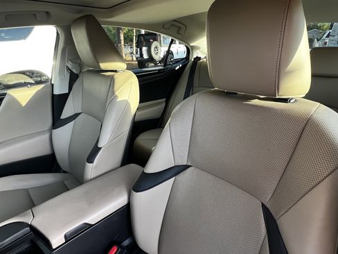 Used 2019 Lexus ES 350 w/ Premium Package image 17