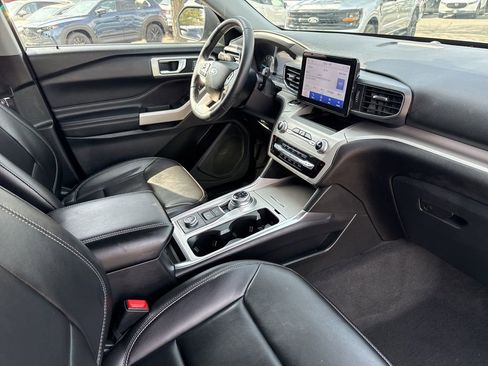 Used 2022 Ford Explorer XLT w/ Equipment Group 202A image 30