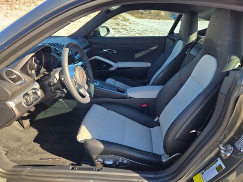 Used 2024 Porsche 718 Cayman image 18