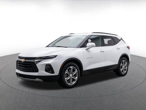 Used 2025 Chevrolet Blazer LT FWD image 3