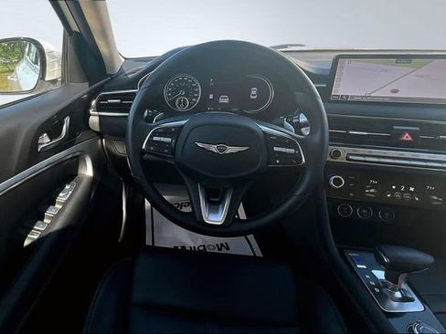 Used 2025 Genesis G70 2.5T image 9