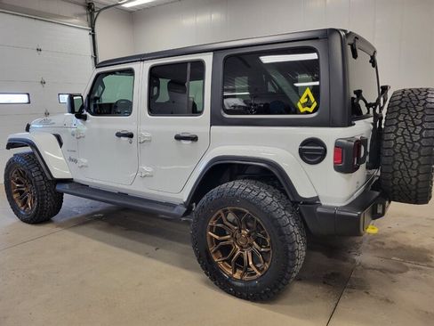 Used 2022 Jeep Wrangler Unlimited Sahara w/ Cold Weather Group AWD/4WD image 5