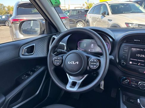 Used 2025 Kia Soul LX w/ LX Technology Package FWD image 31