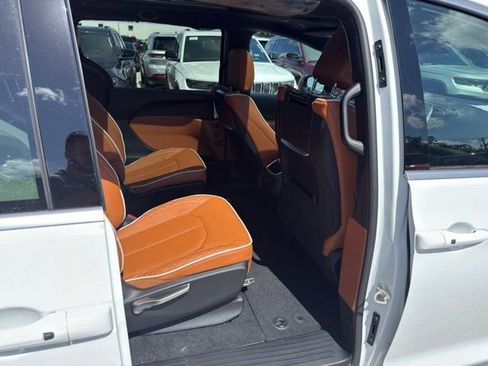 New 2026 Chrysler Pacifica Pinnacle w/ Trailer Tow Group image 34