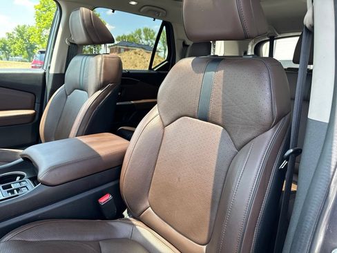 Used 2025 Honda Pilot Elite image 32