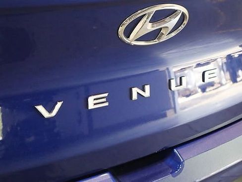 Used 2022 Hyundai Venue SEL image 36