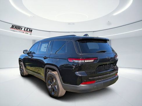 New 2025 Jeep Grand Cherokee L Limited w/ Black Appearance Package image 5