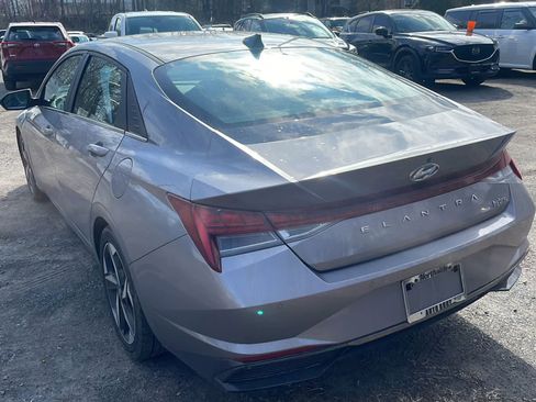 Used 2023 Hyundai Elantra Limited w/ Preferred Accessory Package image 5