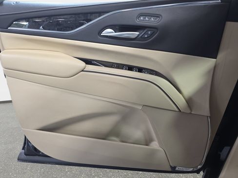 Used 2024 Cadillac Escalade Premium Luxury RWD image 26