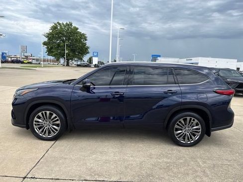 Certified 2021 Toyota Highlander XLE AWD/4WD image 5