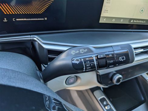 Certified 2025 Kia Sorento S w/ Panoramic Sunroof Package image 33