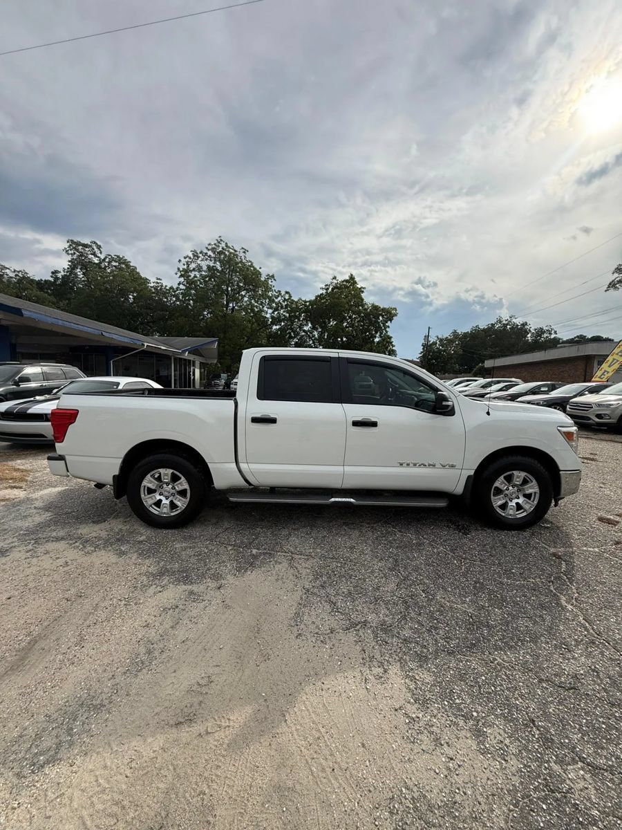Used 2018 Nissan Titan SV w/ SV Convenience Package RWD image 8