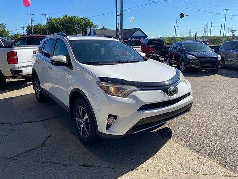 Used 2018 Toyota RAV4 XLE AWD/4WD image 6