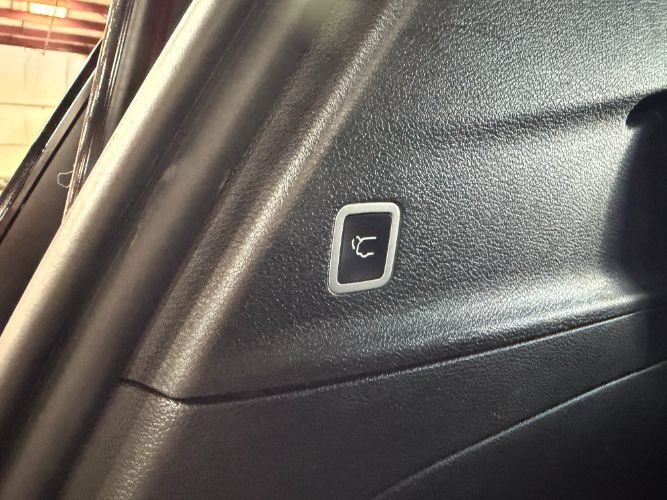 Used 2025 Chrysler Pacifica Select FWD image 29