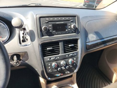 Used 2016 Dodge Grand Caravan SXT FWD image 11