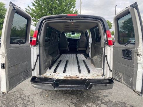Used 2020 Chevrolet Express 3500 LT w/ LT Preferred Equipment Group RWD image 7