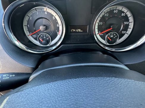 Used 2020 Dodge Grand Caravan SE w/ UConnect Hands-Free Group image 8