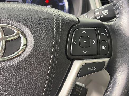 Used 2015 Toyota Highlander Limited Platinum AWD/4WD image 16