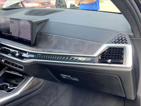 Used 2024 BMW X7 xDrive40i w/ Executive Package image 19