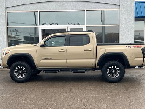 Used 2016 Toyota Tacoma TRD Off-Road image 7