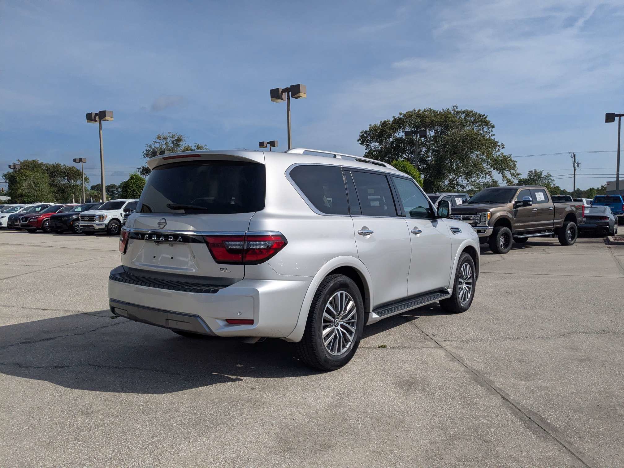 Used 2024 Nissan Armada SL w/ Captain's Chairs Package RWD image 4