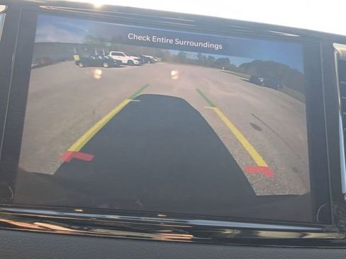 Used 2023 Chrysler Pacifica Touring-L image 28