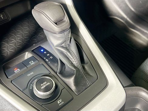 Used 2021 Toyota RAV4 LE image 24