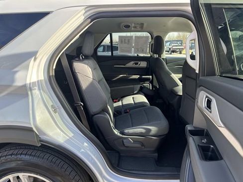 Used 2025 Ford Explorer Active image 12