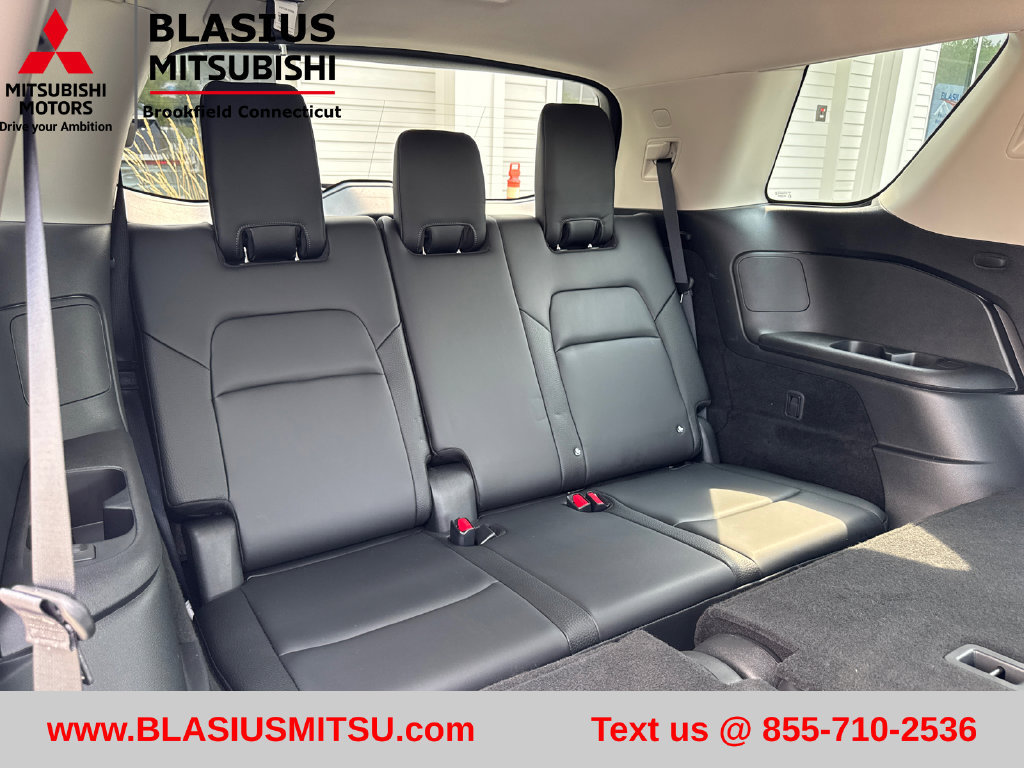 Used 2025 Nissan Pathfinder SL AWD/4WD image 34