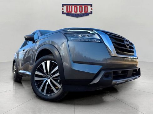 Used 2024 Nissan Pathfinder Platinum w/ Cargo Package image 4