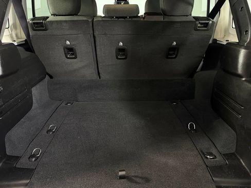 Used 2024 Jeep Wrangler Unlimited Sahara AWD/4WD image 27