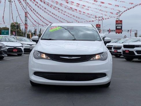 Used 2023 Chrysler Voyager LX FWD image 2